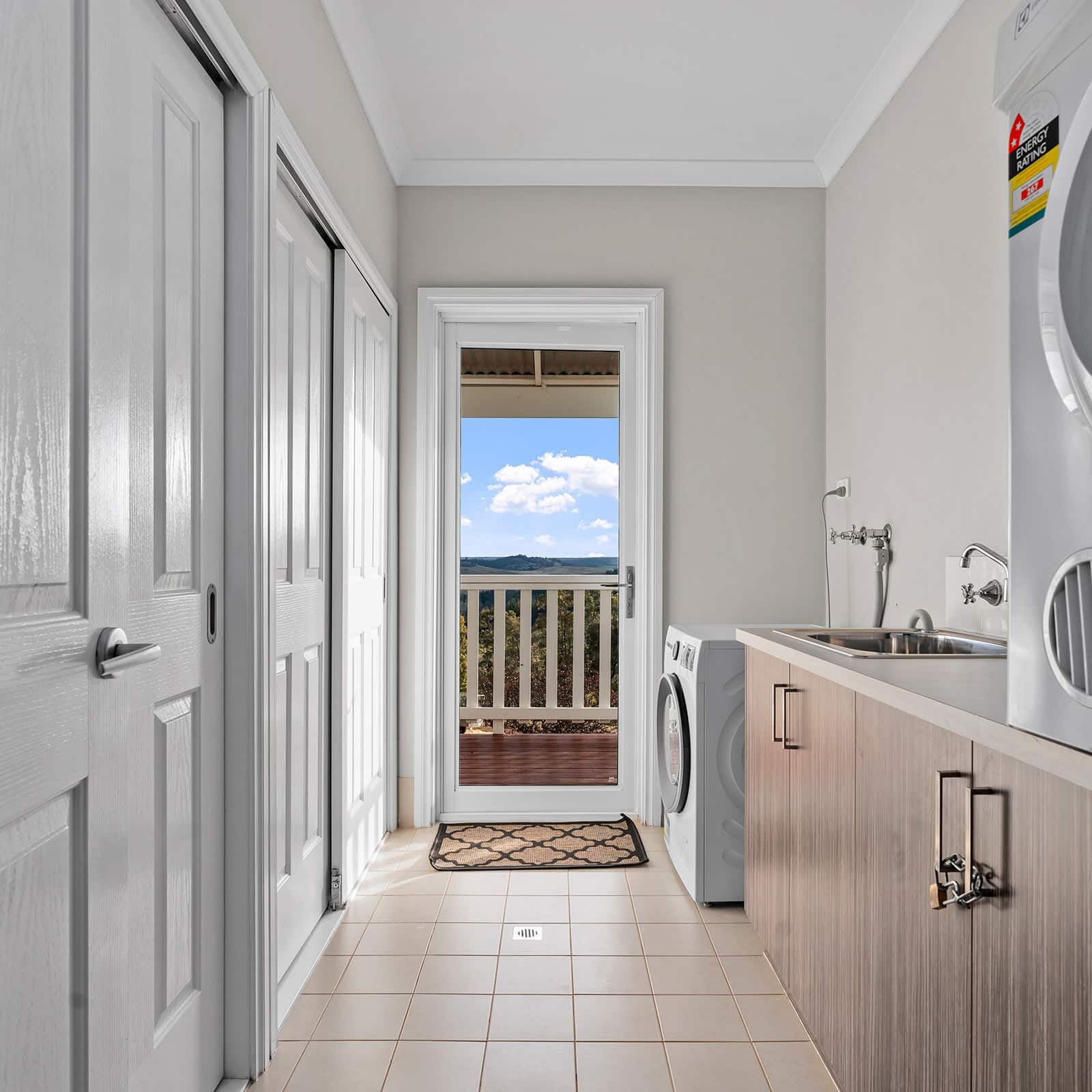 Leda Lodge Airbnb Laundry